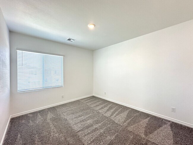 Building Photo - 8357 Aurora Rdg Ave