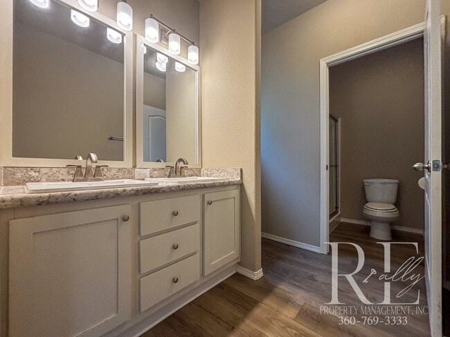 Building Photo - Charming 3-Bedroom Home in Quiet Gig Harbo...