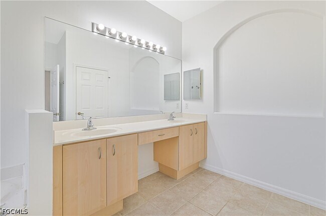 Building Photo - 14760 Pinnacle Pl