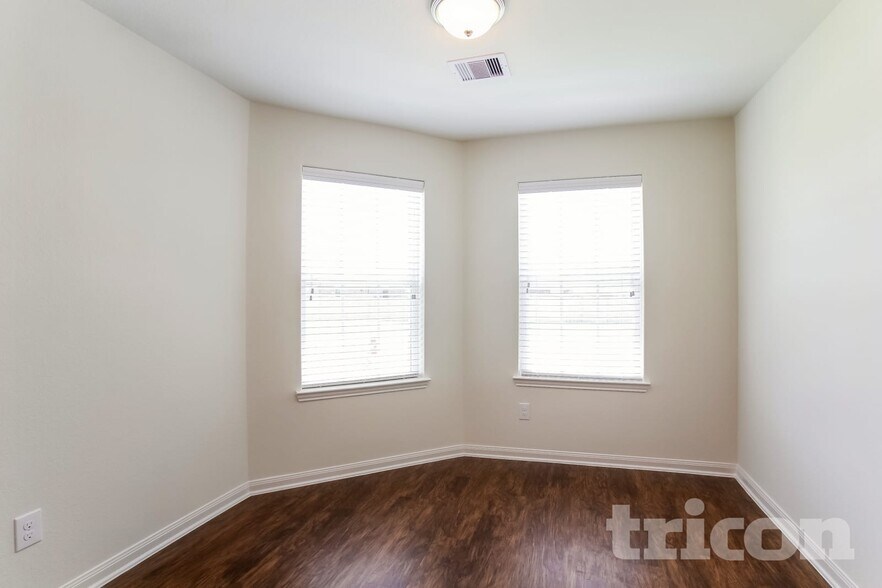 Building Photo - 2310 Regatta Ln