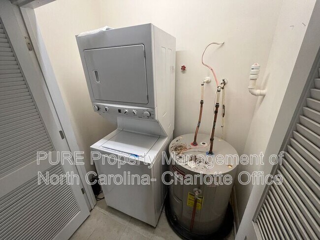 Building Photo - 462 New Bern Station Ct