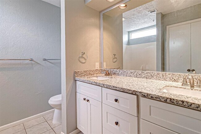 Building Photo - 7983 Kendalia Dr