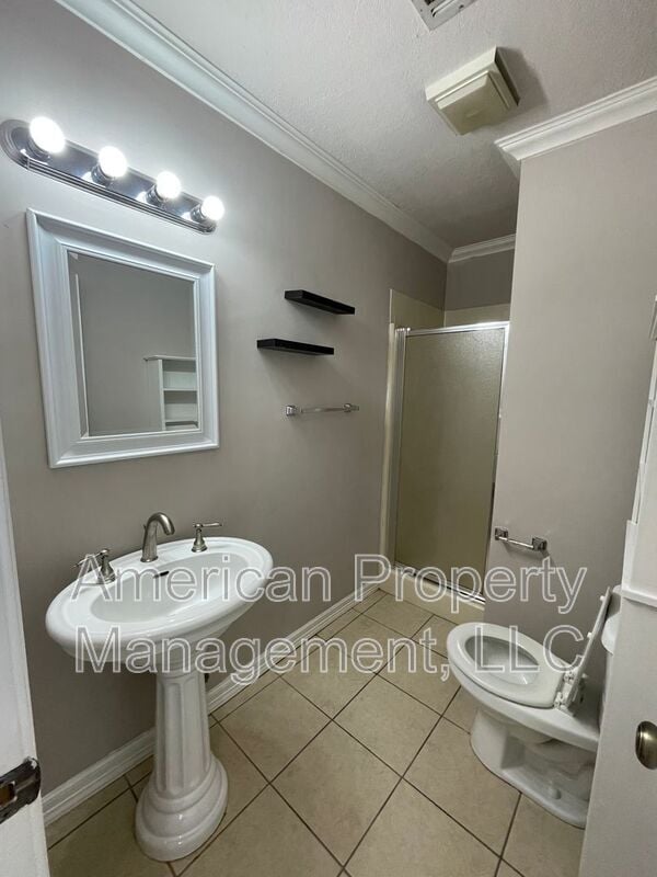 Building Photo - 1802 W 62nd St
