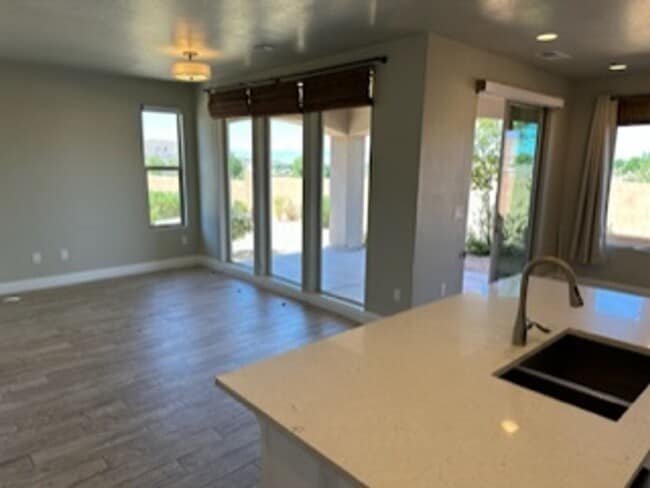 Building Photo - 4 Bedroom Condo With a Community Pool and ...