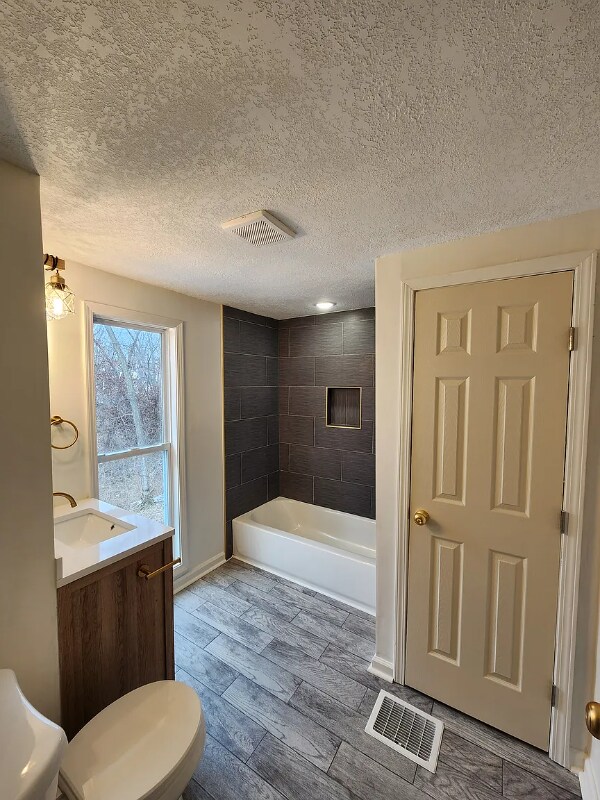 Building Photo - 304 Waller St