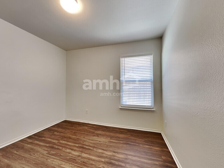 Building Photo - 1352 N Cozumel St