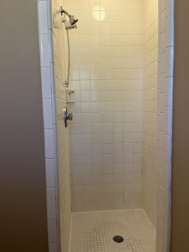 Building Photo - "Charming 3-Bed Sanctuary with Finished Ba...