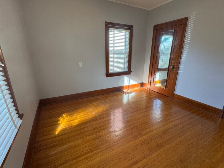 Building Photo - 2246 Bellevue Ave