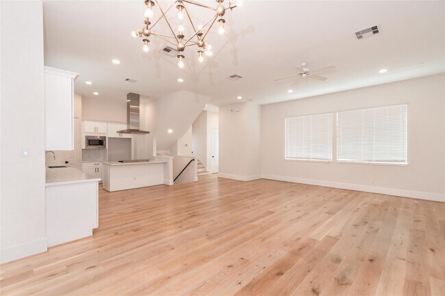 Building Photo - 3821 N Braeswood Blvd