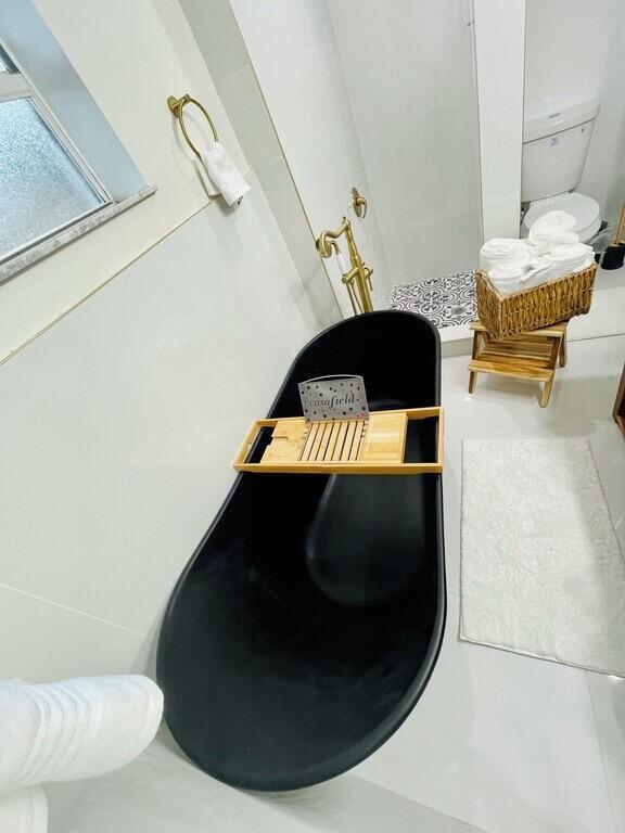 Building Photo - 5537 SW 6th St