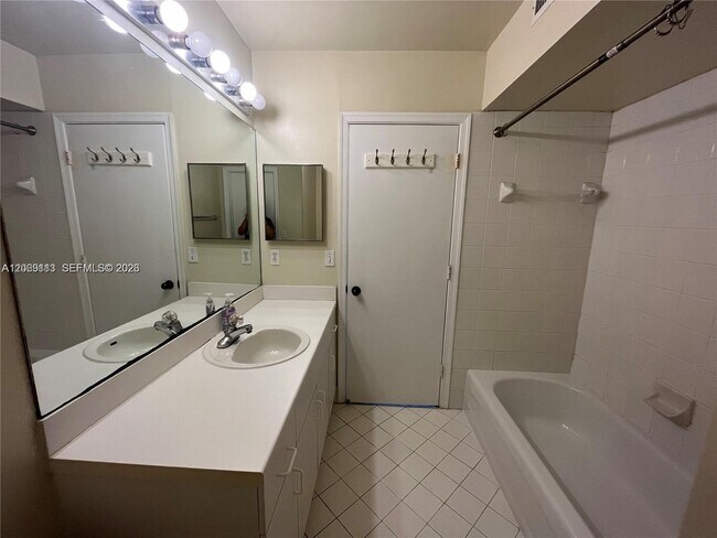 Building Photo - 3905 San Simeon Ln