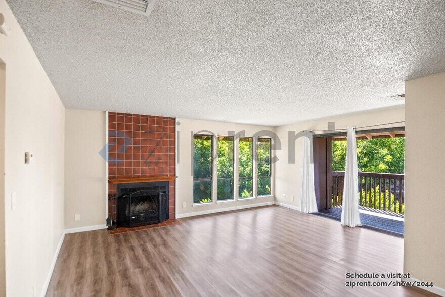 Building Photo - 2400 Horizon Ln