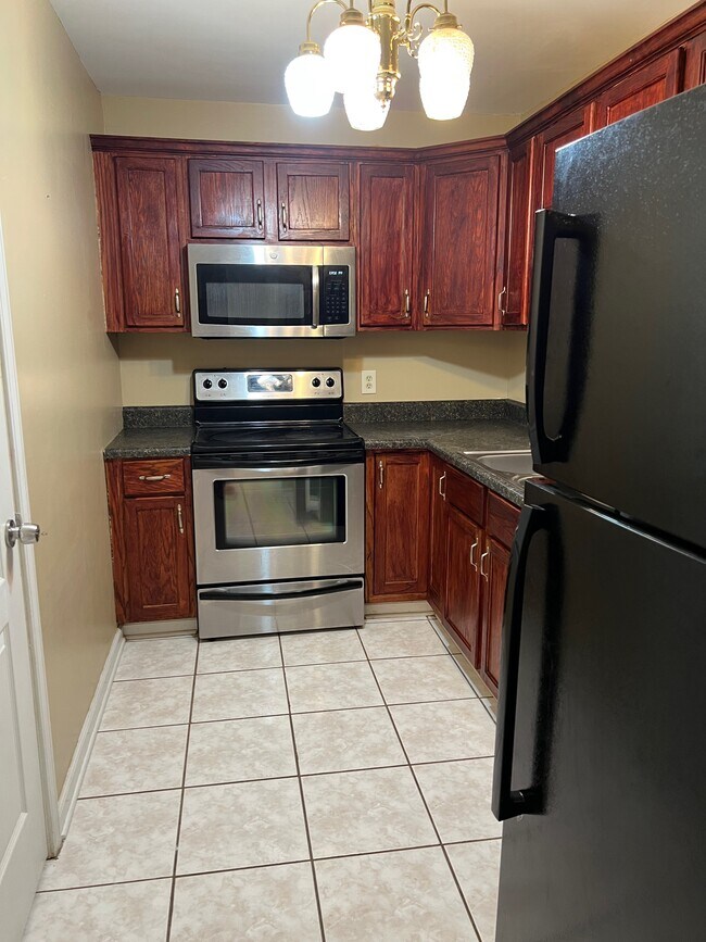 Building Photo - 103 Horseshoe Springs Ct NE