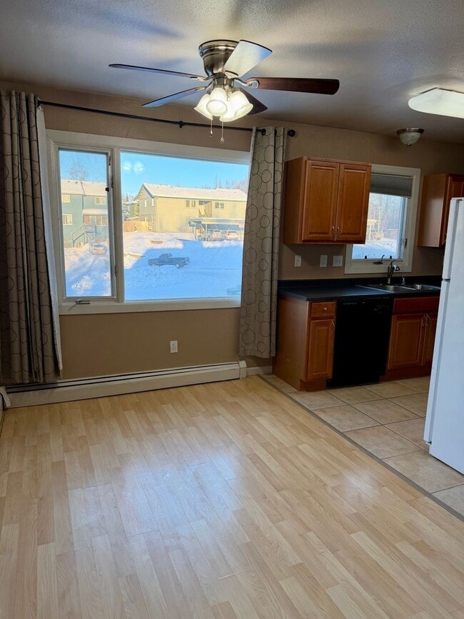 Building Photo - 1250 Balfour Dr