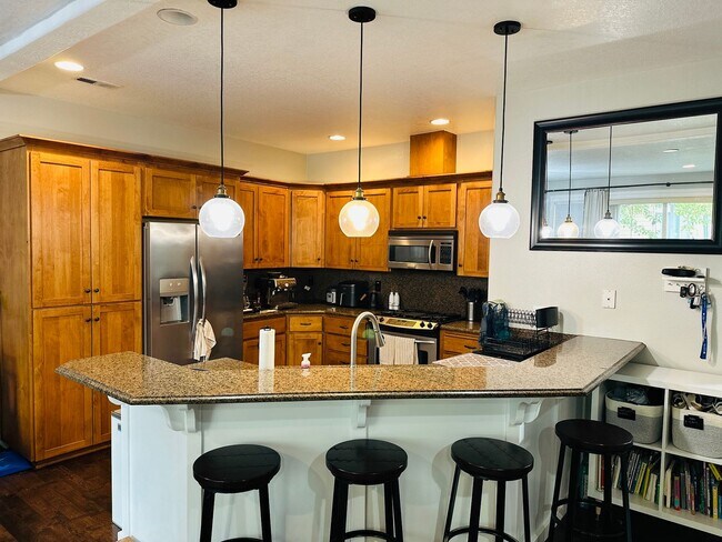 Building Photo - Charming Home in Great Location