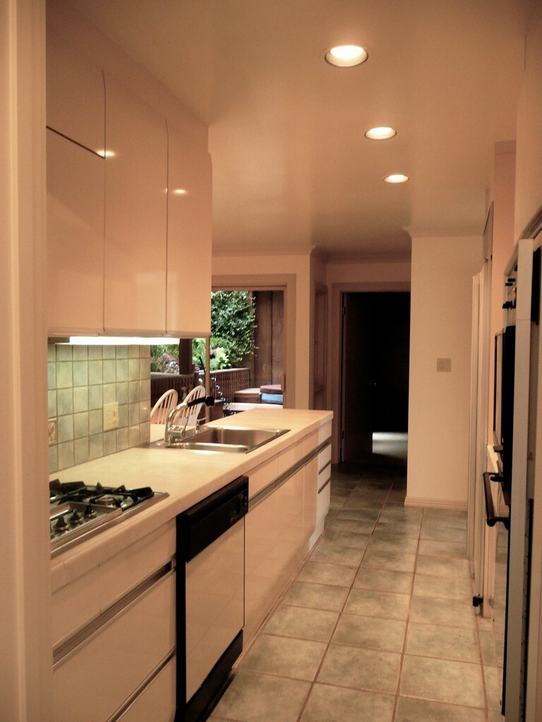 Building Photo - 477 Crestmont Dr