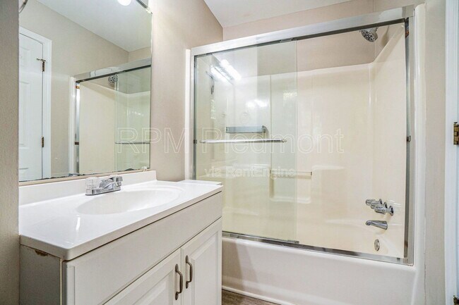 Building Photo - 388 Oakland Ave SE