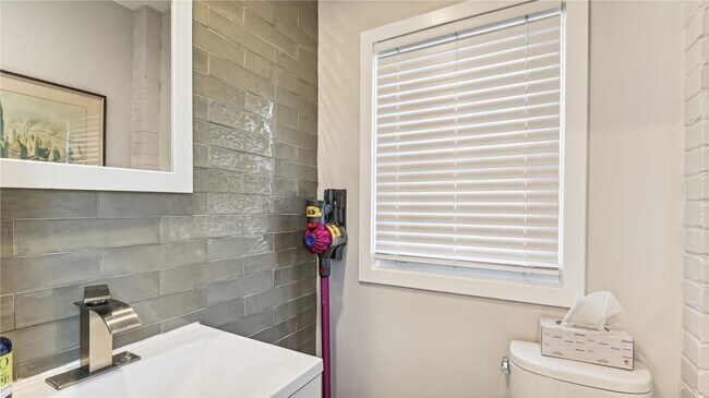 Building Photo - Modern 3BR/2.5BA Row Home with Parking & Private Backyard in SE DC