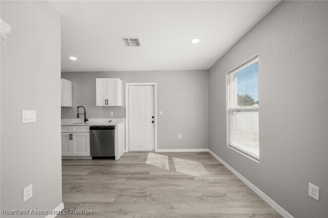 Building Photo - 6303 Red Cedar Rd