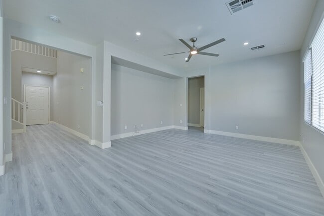 Building Photo - NW!!! 4 bedrooms!!! Pool and Spa!!! All ti...