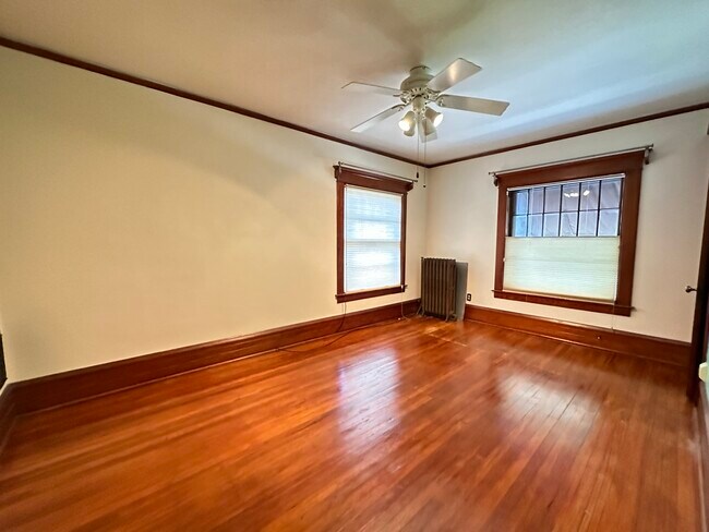 Building Photo - 431 N Cherry St