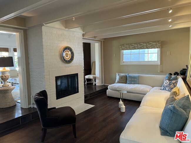 Building Photo - 8050 Mulholland Dr