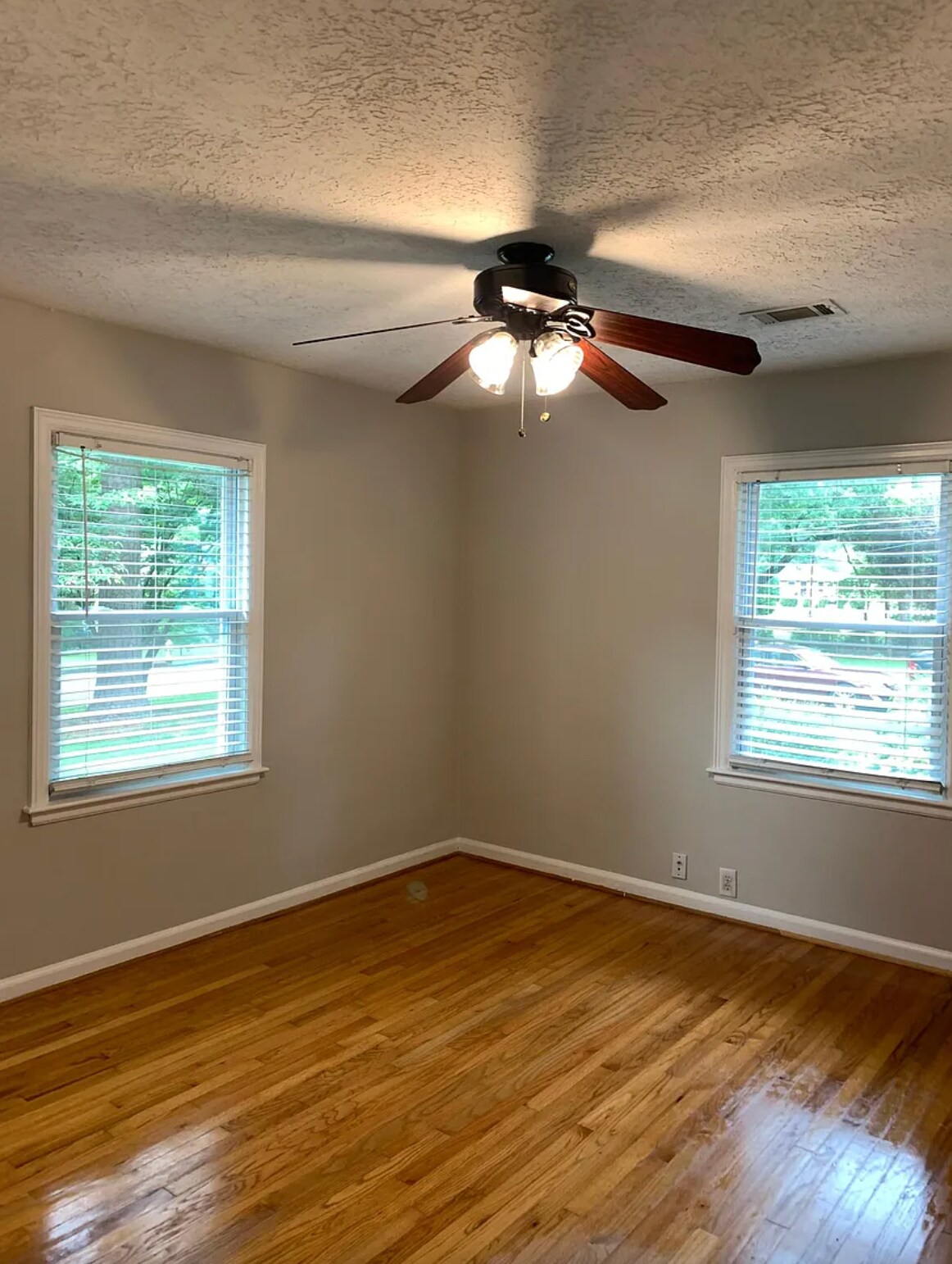 Building Photo - 864 Shadowridge Dr SE