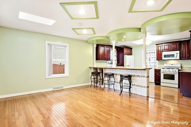 Building Photo - 1219 Brentwood Dr