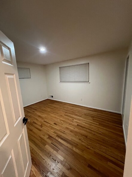 Building Photo - 522 E Indian Spring Dr