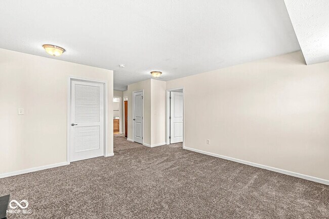 Building Photo - 733 Reunion Ln