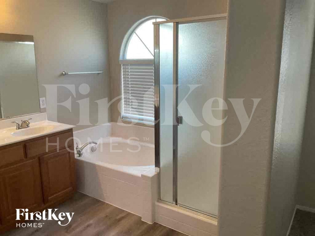 Building Photo - 5134 Tunnel Falls Dr