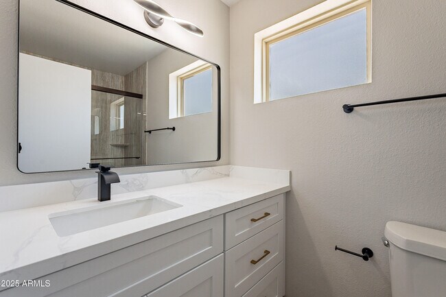 Building Photo - 2839 W Villa Maria Dr