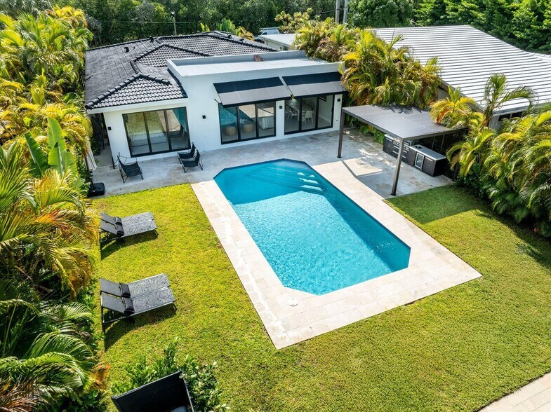 Building Photo - 7610 Bayside Ln