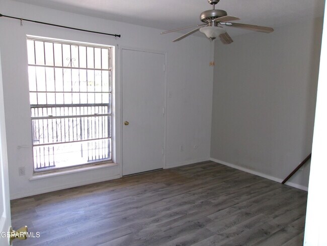 Building Photo - 6700 Escondido Dr