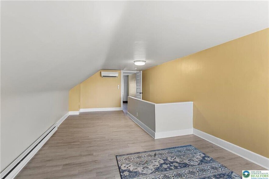 Building Photo - 413 Woodlawn Ave