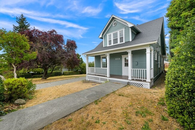 Building Photo - Large Single Family home with Bonus Room!