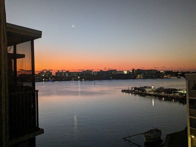 Building Photo - 896 N Federal Hwy