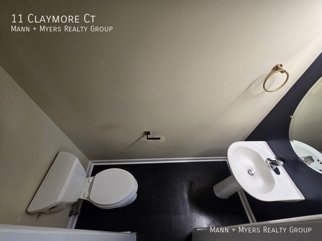 Building Photo - 11 Claymore Ct
