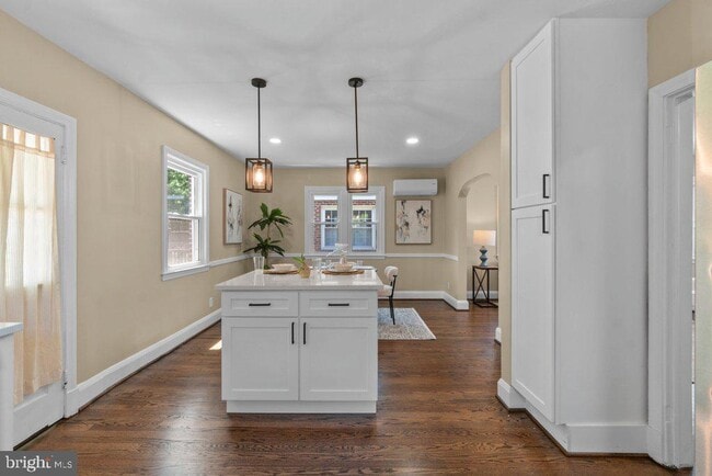 Building Photo - 3027 Lavender Ave