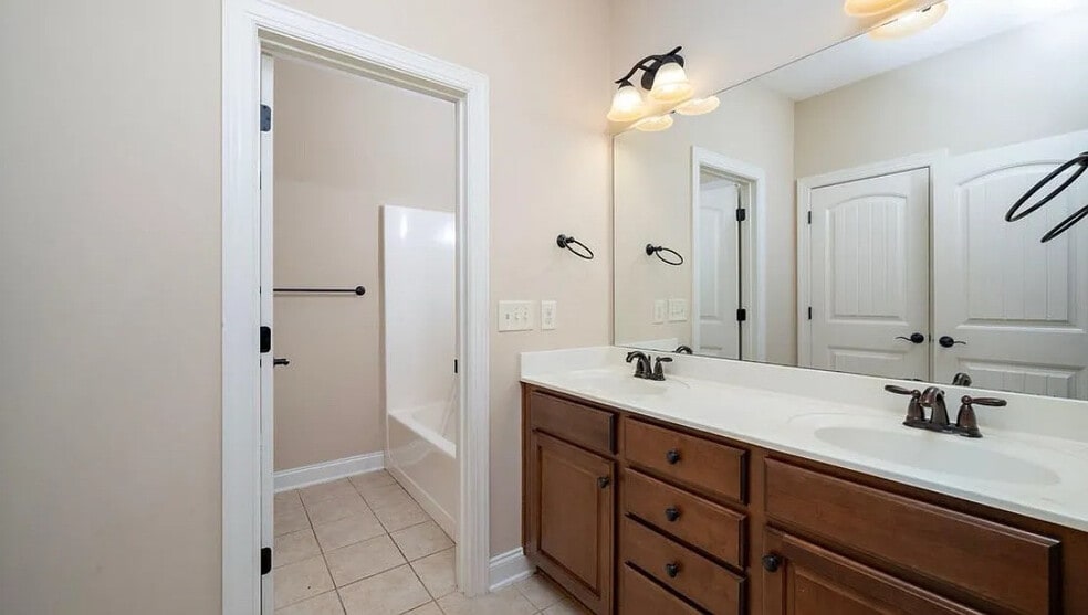 Building Photo - Room in Townhome on Indigo Ridge Pl