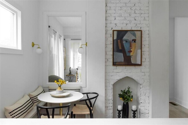 Building Photo - 724 Charles Allen Dr NE