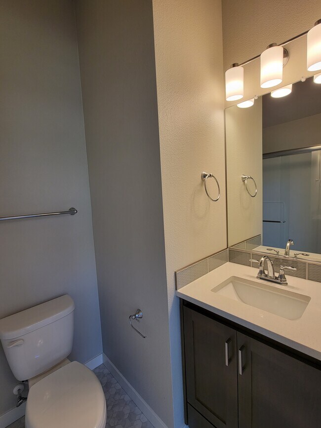 Building Photo - 3961 Cousteau Dr SE