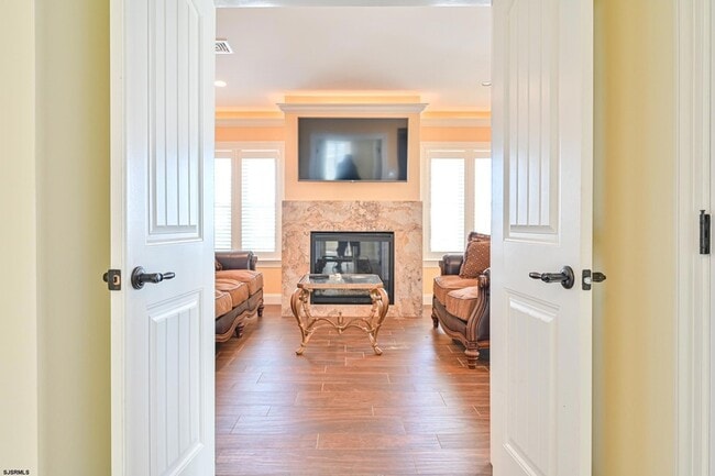 Building Photo - 400 17th St S