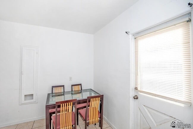 Building Photo - 531 S 1st Ave