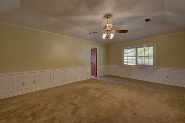 Building Photo - 128 Douglas Dr