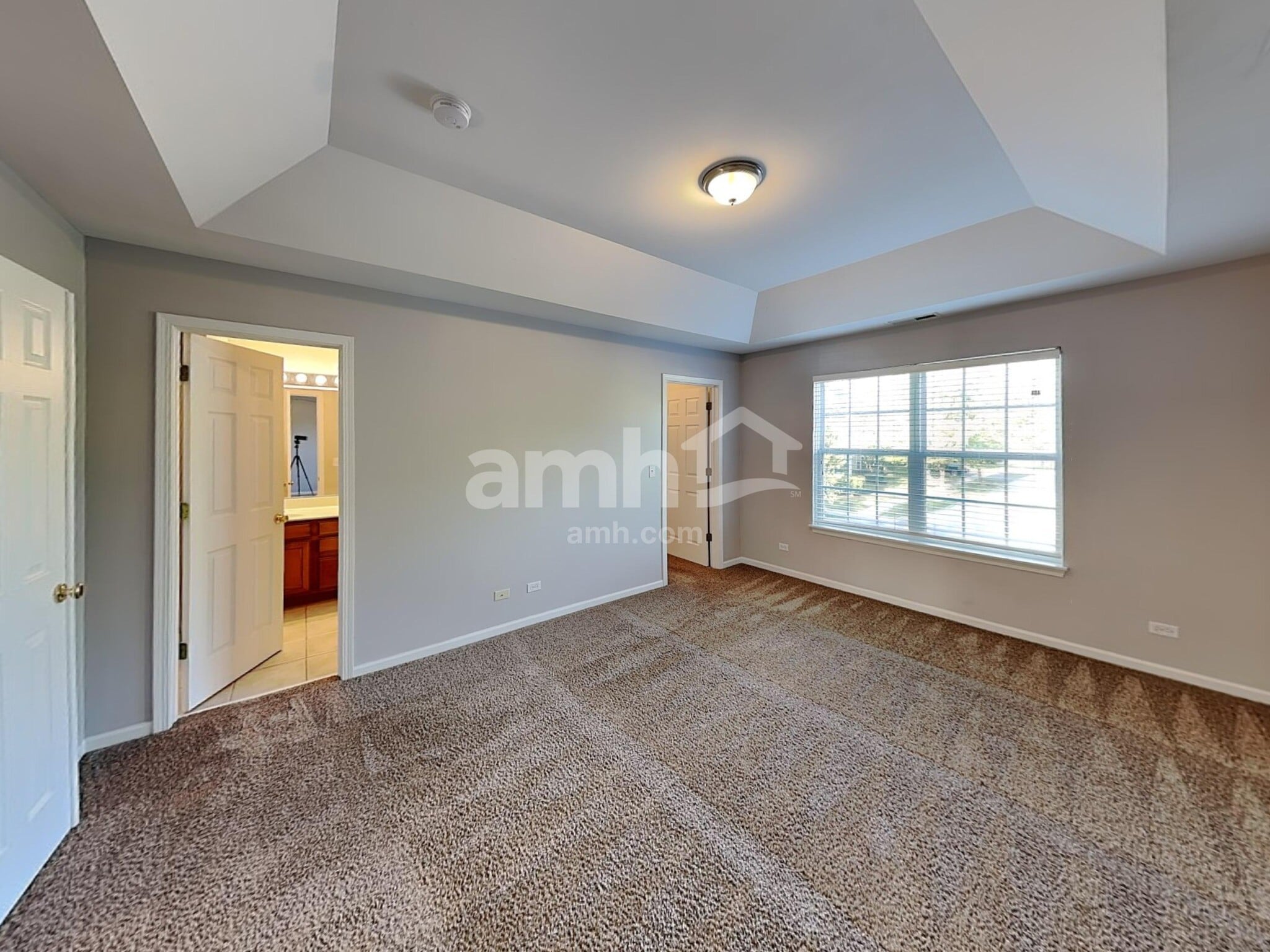 Building Photo - 2422 Claremont Ln