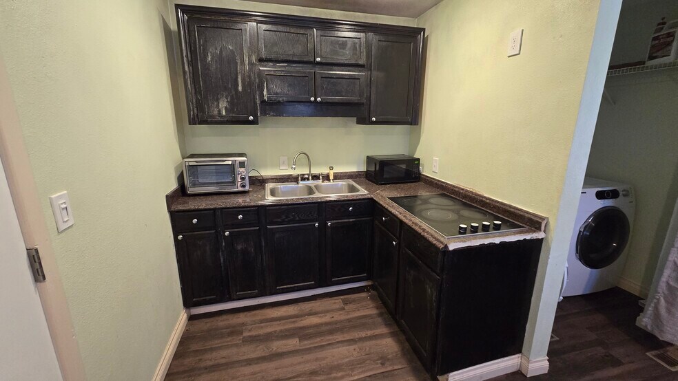 Building Photo - 565 W 96th Ave