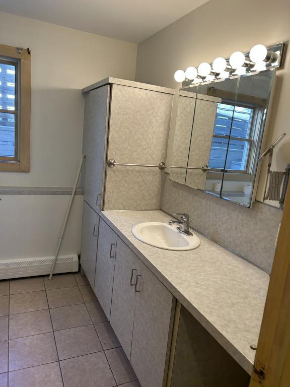 Building Photo - 715 Hampton St