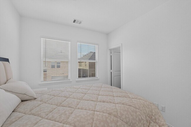 Building Photo - 1032 Bristleleaf Wy