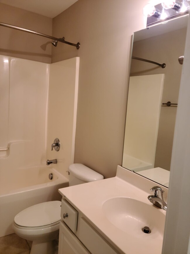 Building Photo - 10240 Blakeney Preserve Dr